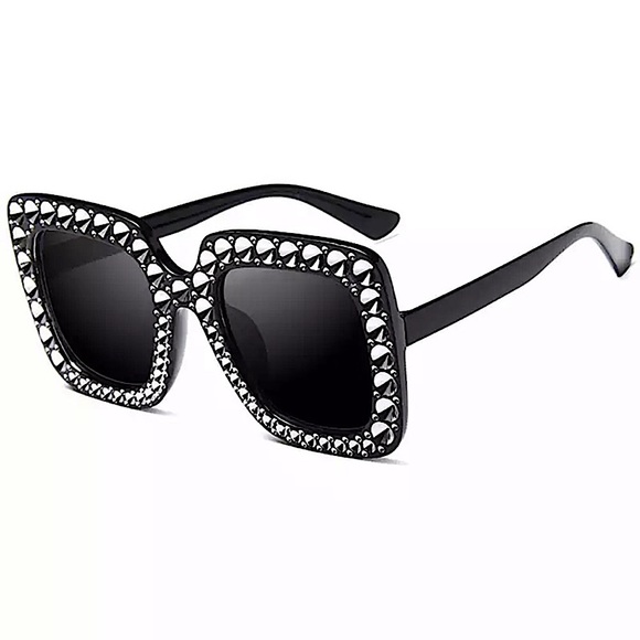 Black Rhinestone Oversized Sunglasses🕶 - Picture 3 of 13